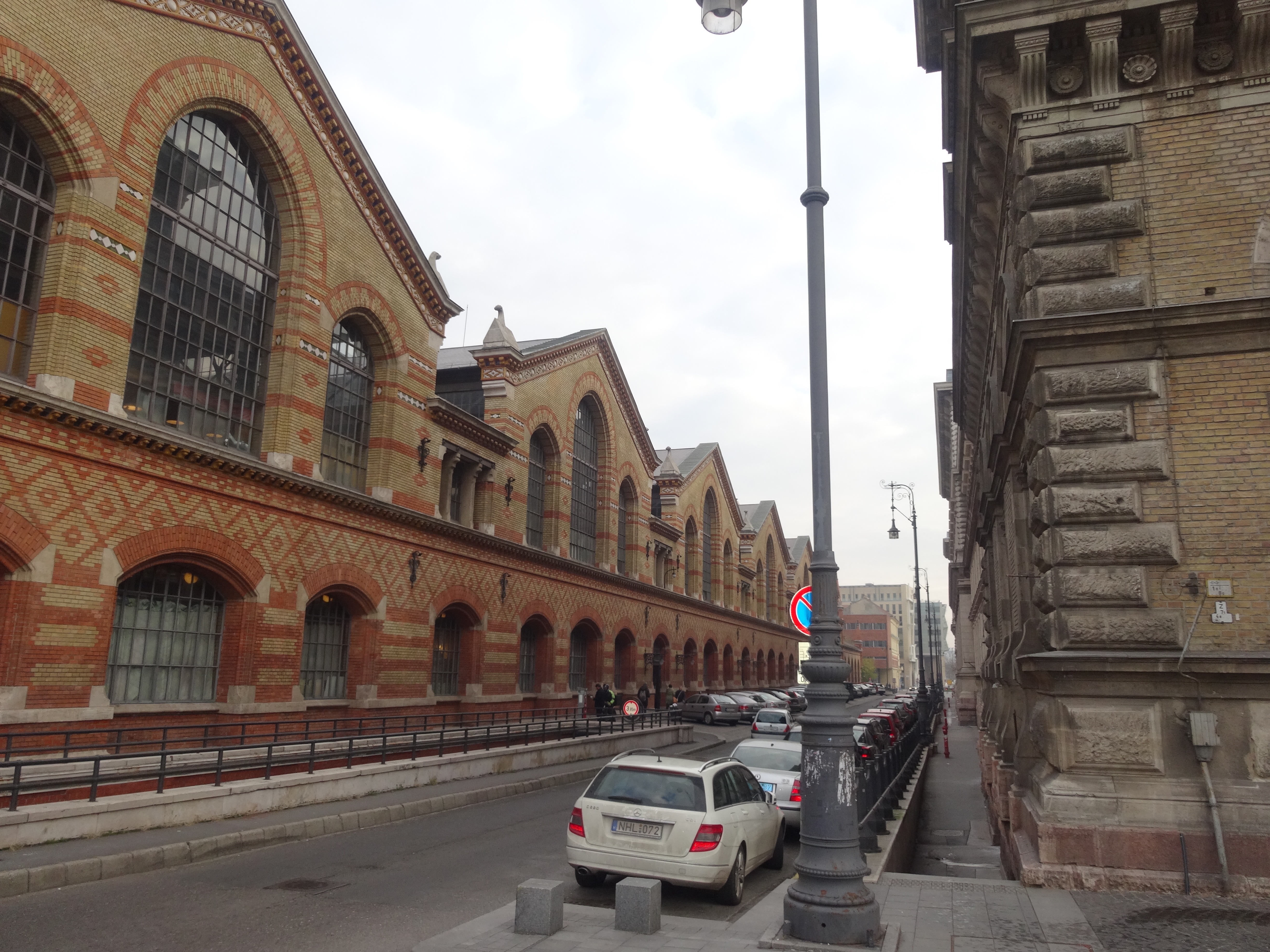 budapest-central-market-side