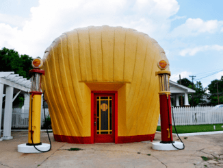 Clamshell shaped Shell gas station