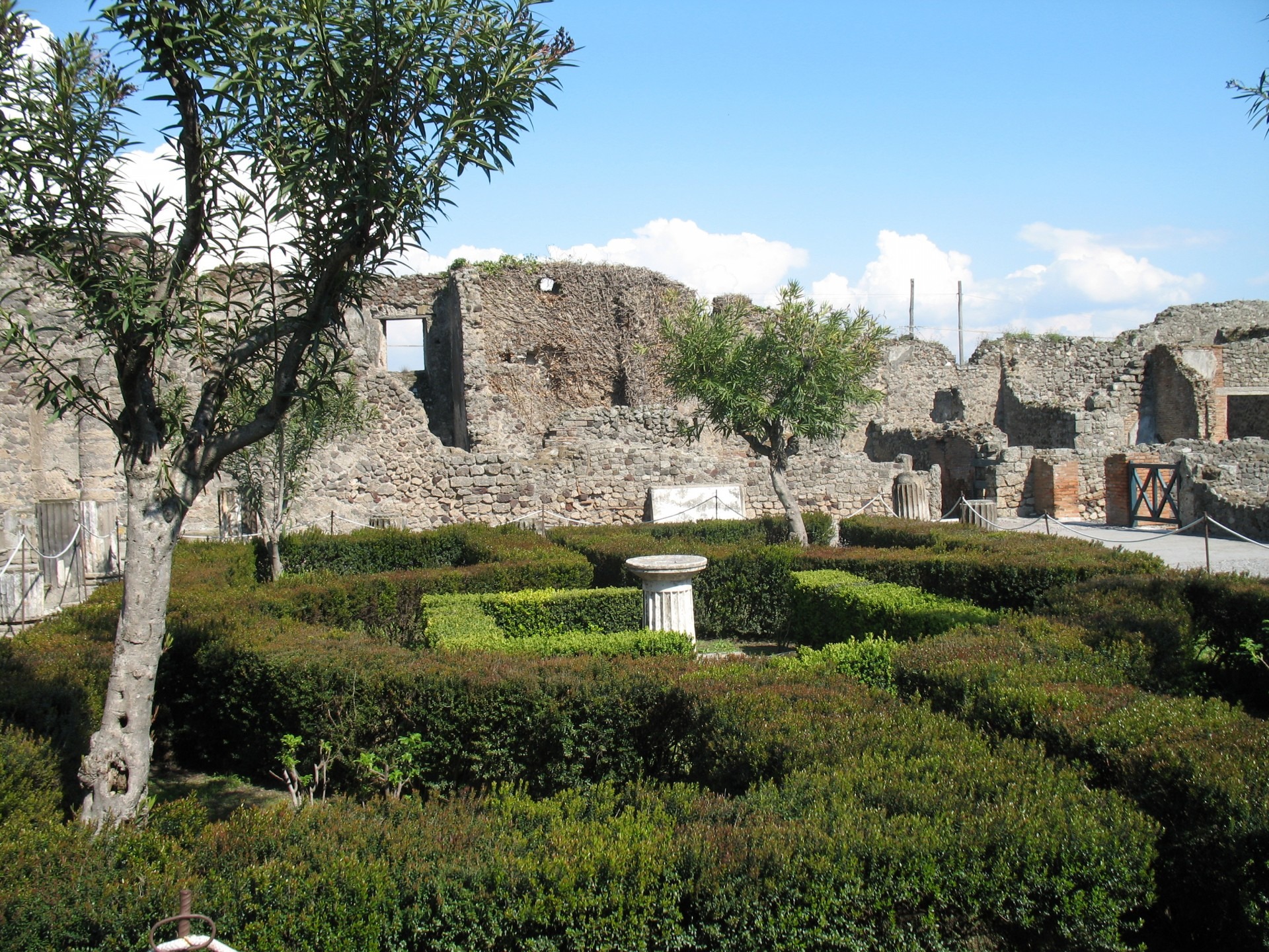 ruins-pompeii