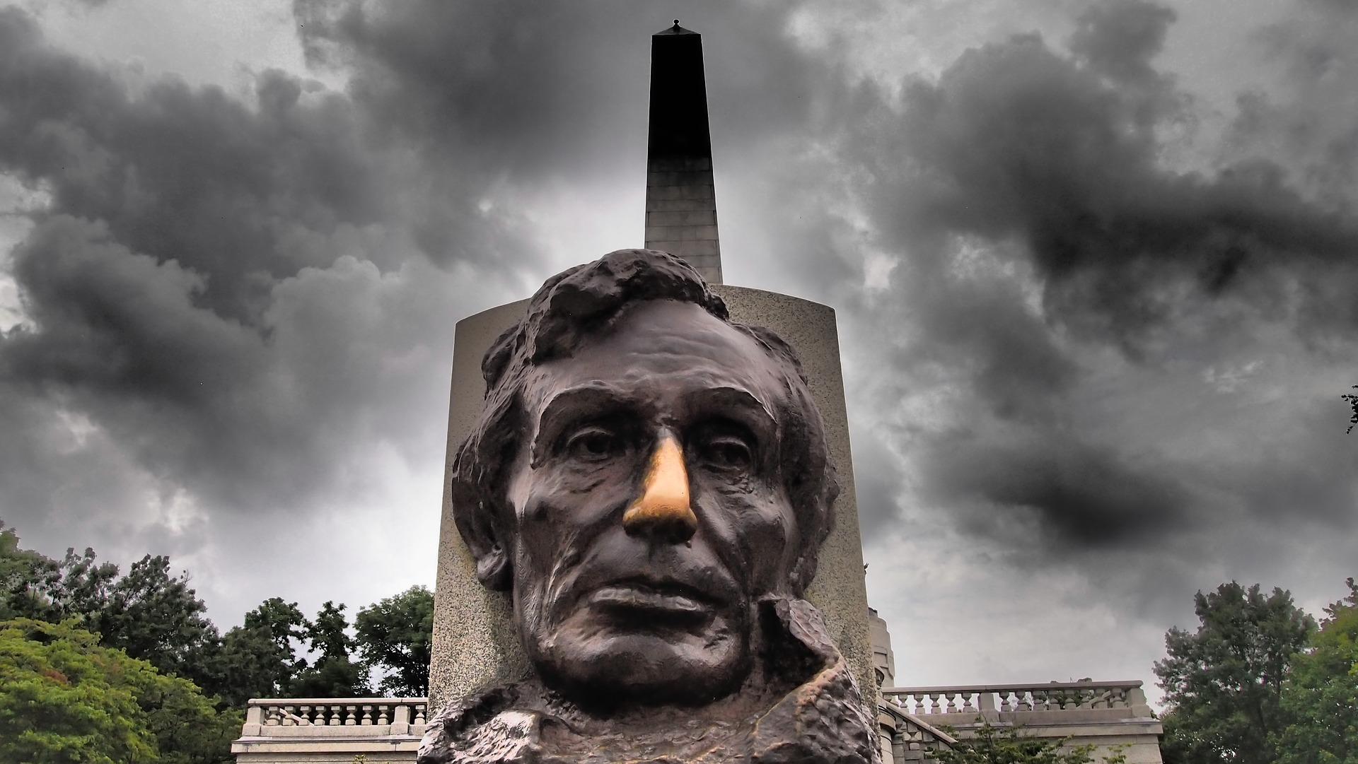 lincoln-tomb-bust