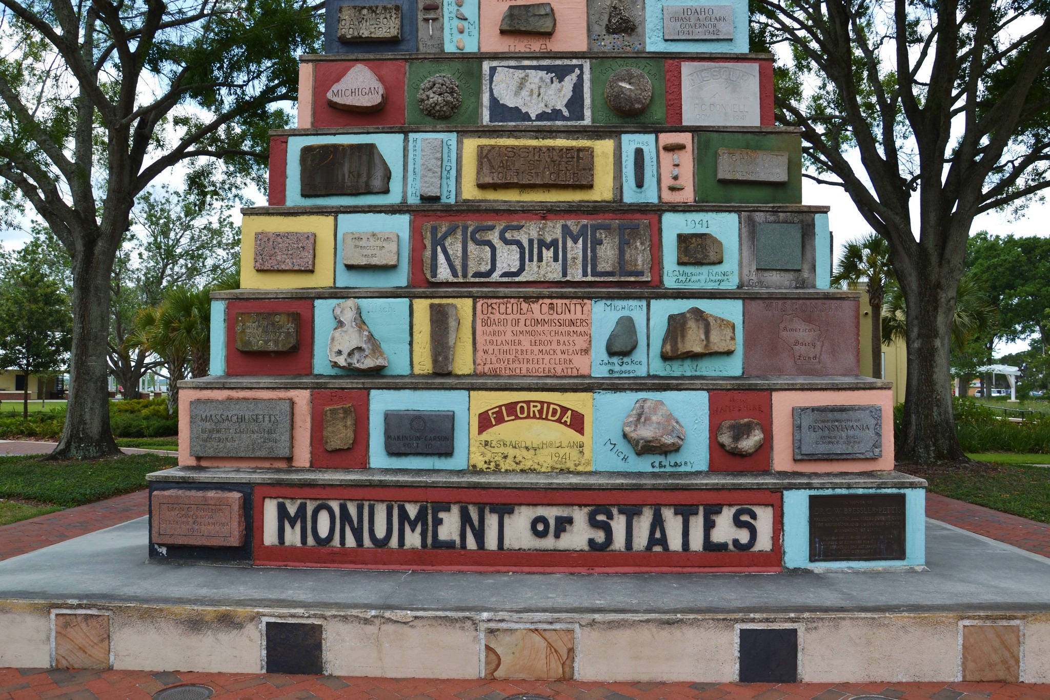 Monument of States