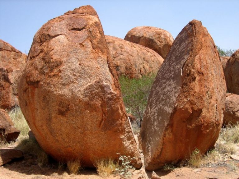 The Devils Marbles (Northern Territory, Australia) Buyoya