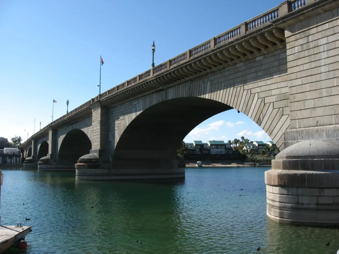 London Bridge (Lake Havasu City, Arizona)